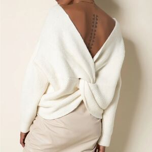 NWT Leigh Twist Back Long Sleeve Boat Neck Sweater Top, Size S